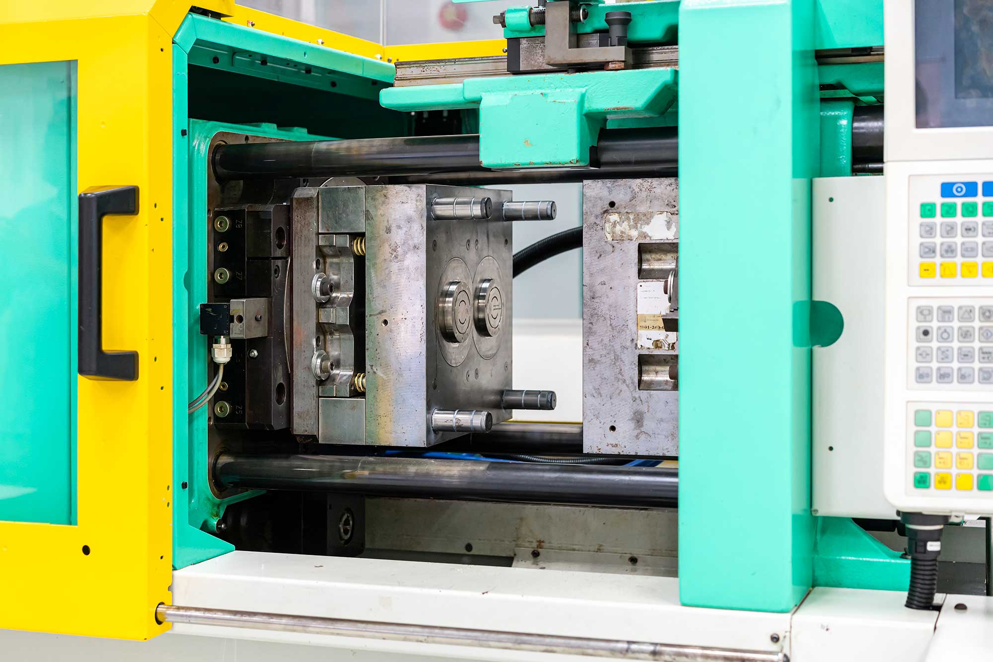 A plastic injection molding machine