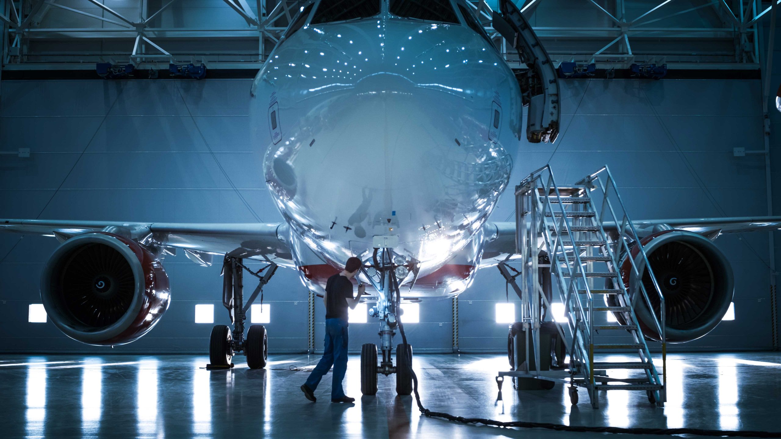 LED-Lighting-Systems-for-Aircraft-Hangars-scaled